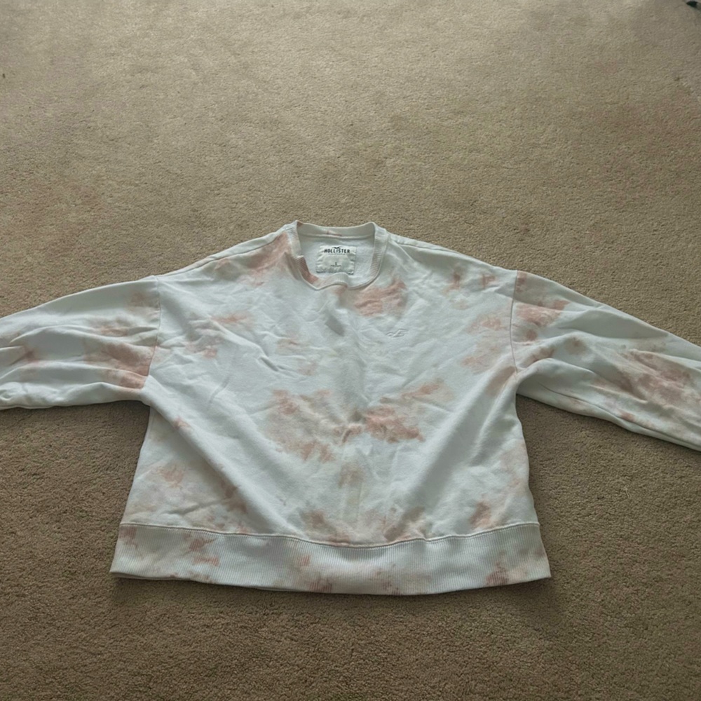 Hollister jacket small, tie die selling because i don’t wear it. Worn 2 times.
